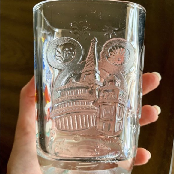 VINTAGE Disneyworld Epcot McDonalds Tumbler - Picture 2 of 6